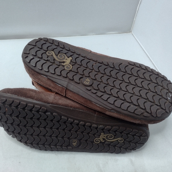 Shoes - Picture 9 of 9